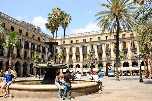 Barcelona vs Airbnb : the city's fight against mass tourism