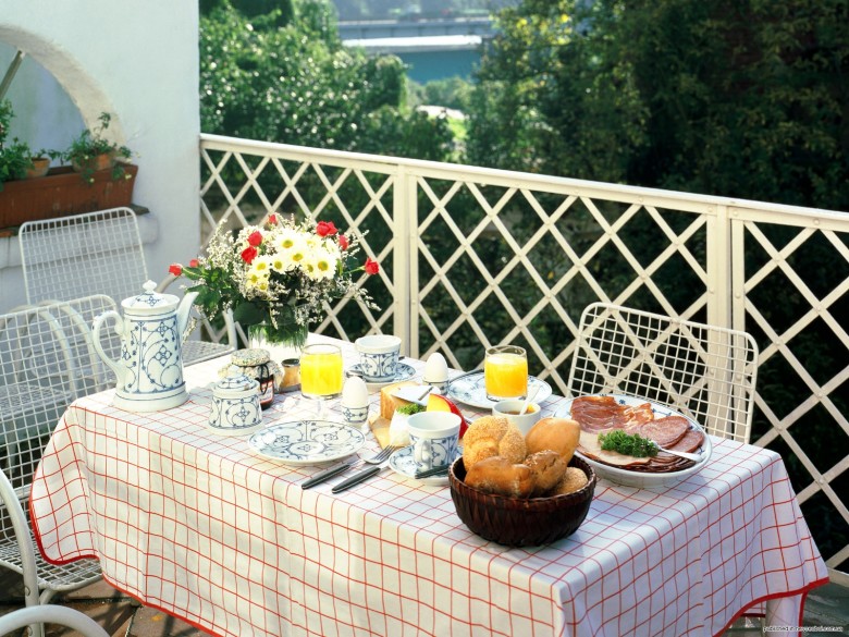 12 Unique Ways to Decorate your Balcony in Barcelona Image